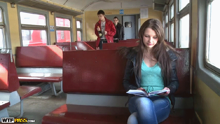 Няшка ехала в село к бабушке, а попала на блат хату и шампанское сорвало ей крышу